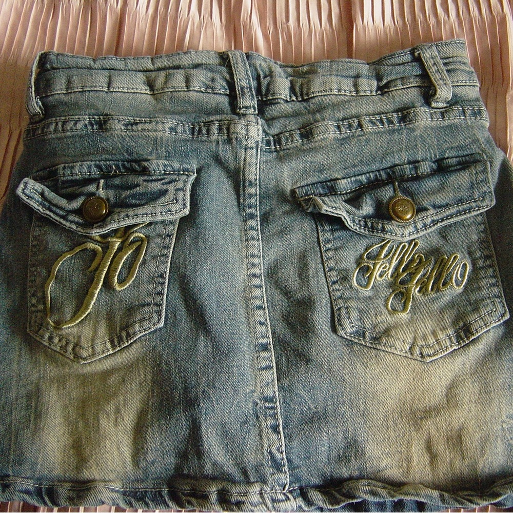 Stylish Stretchy Blue Denim Skirt with Embroidered Pockets